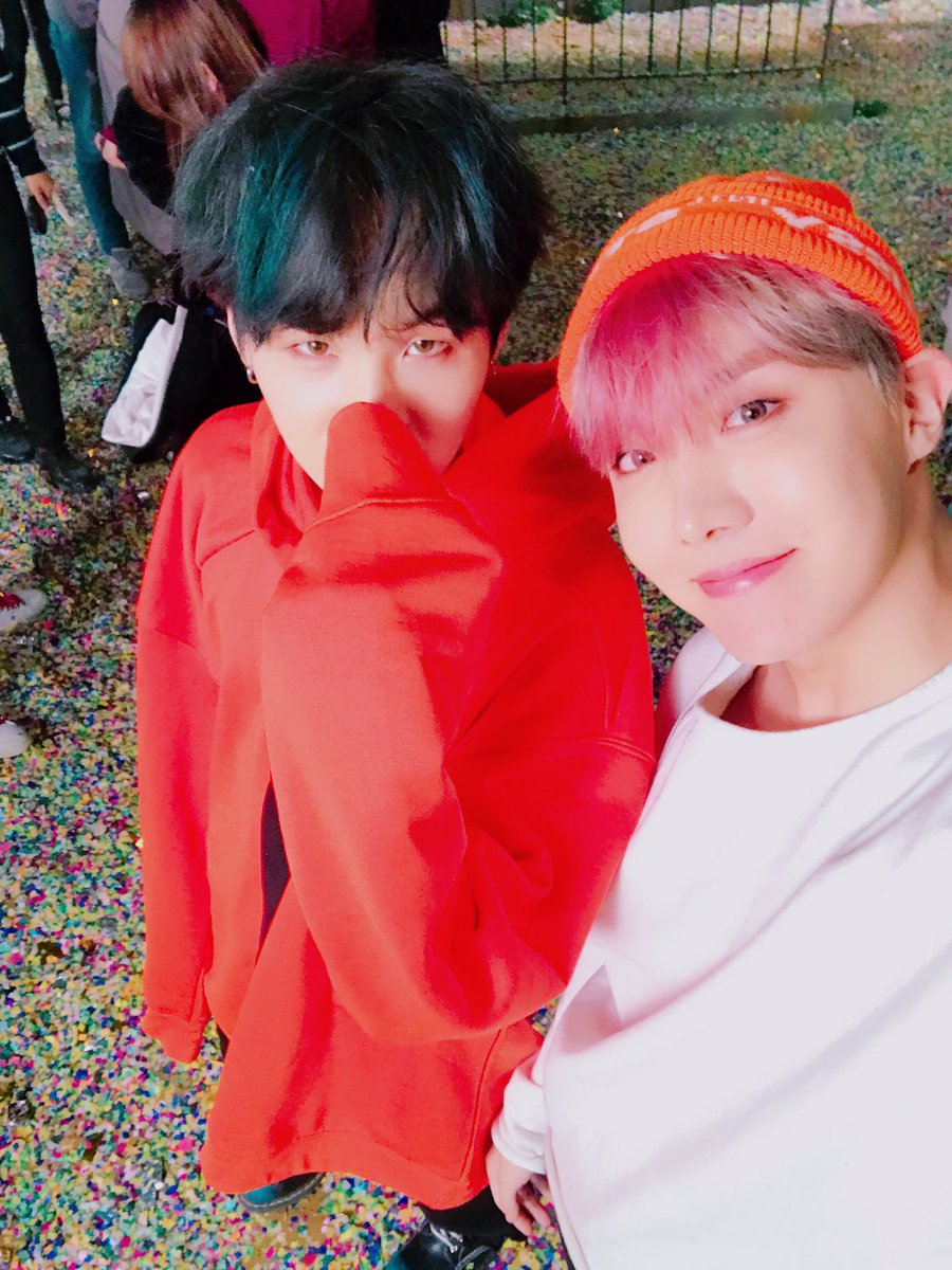 [ BTS Twitter - #JHOPE ]
Año 2017
Hyung !! En serio Feliz cumpleaños

-fin-