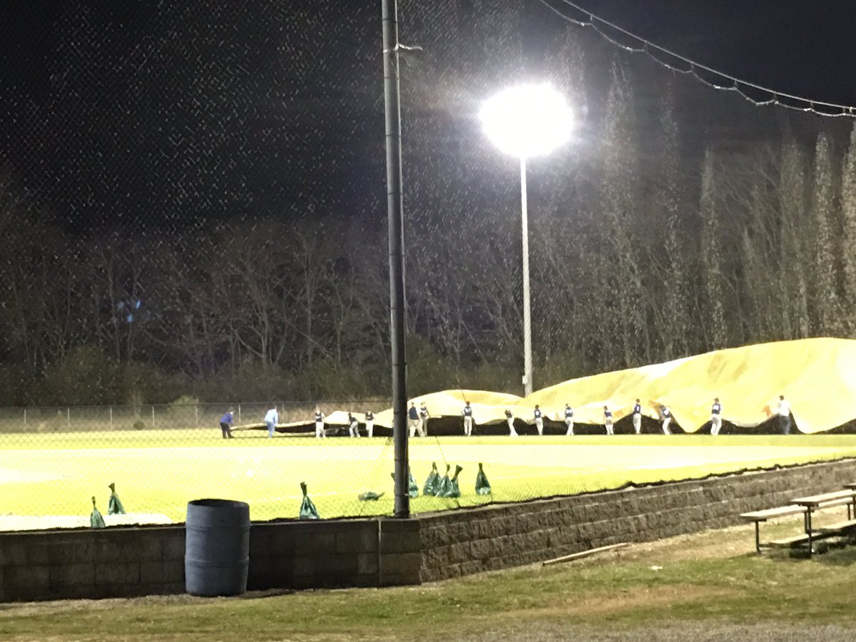 Cully_Baseball's tweet photo. MS Baseball working harp to keep our field dry Monday after game. Thanks to HS Baseball for removing tarp so we are ready to play tomorrow! https://t.co/d0lpGLWbeG