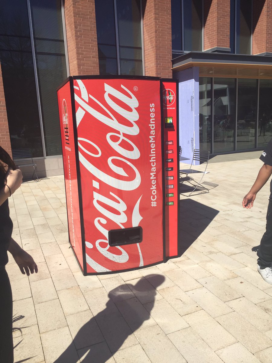 b_kendall4's tweet photo. #cokemachinemadnesscontest thanks for the free Coke! https://t.co/qjRbIdwEiS