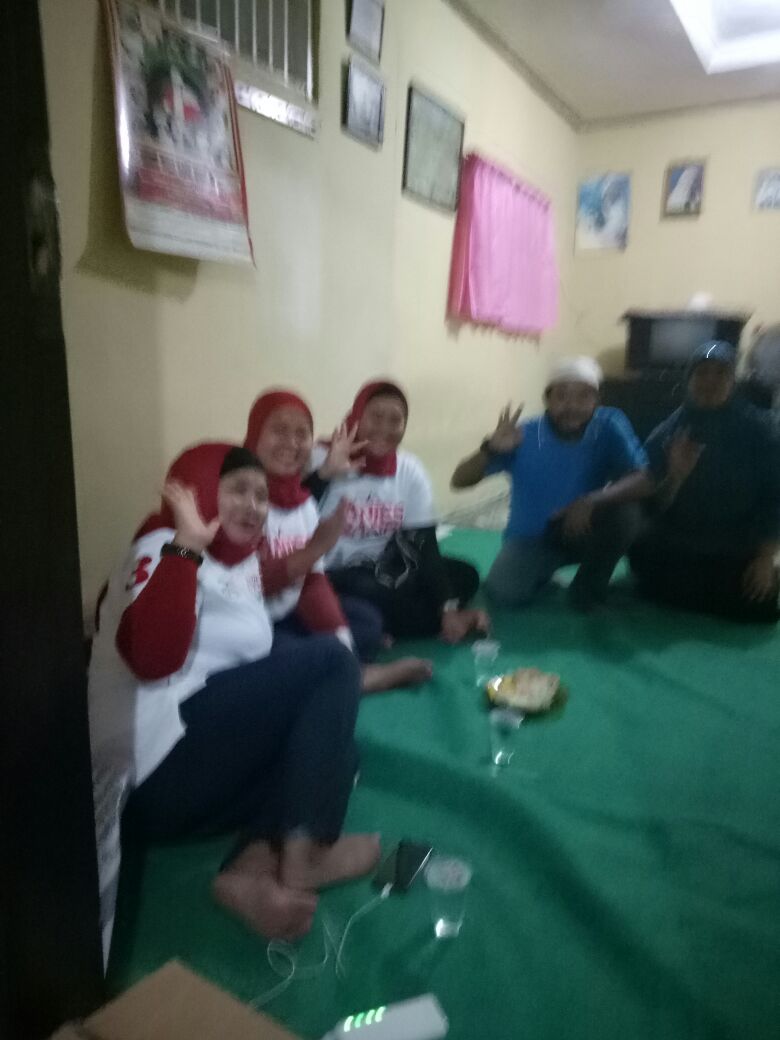 PKS_LB's tweet photo. Masih pada on-fire #RembugReboan nih warga Lubang Buaya, jangan sisain suara buat yg laen @JktMajuBersama https://t.co/EZHN31nHrE
