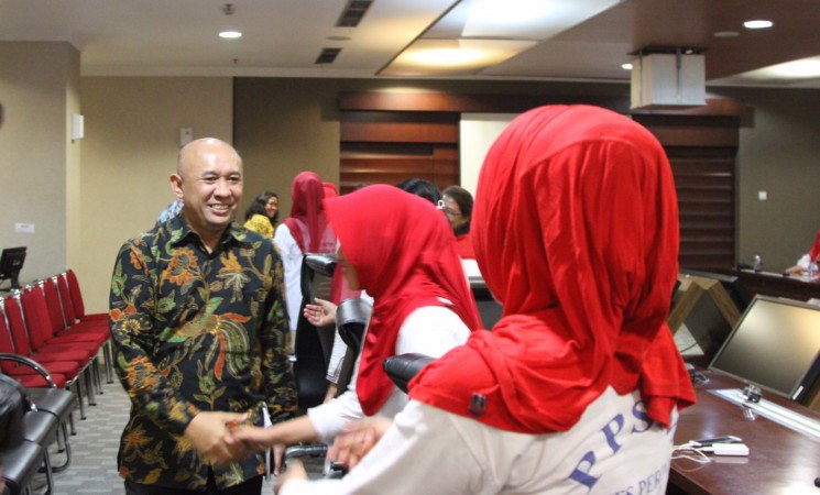 KSPgoid's tweet photo. 4.102 Bidan Desa PTT Minta Tidak Ada Diskriminasi. Selengkapnya di https://t.co/YMzLlCd3EW https://t.co/yyxNBtCrun