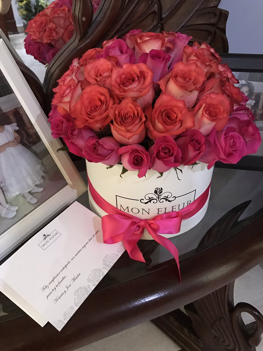 ZaelaGomez's tweet photo. Gracias Kenia y Jose por tan hermoso detalle de Precumple!!! #monfleur #zaelagomez https://t.co/8D6DwFpSdU