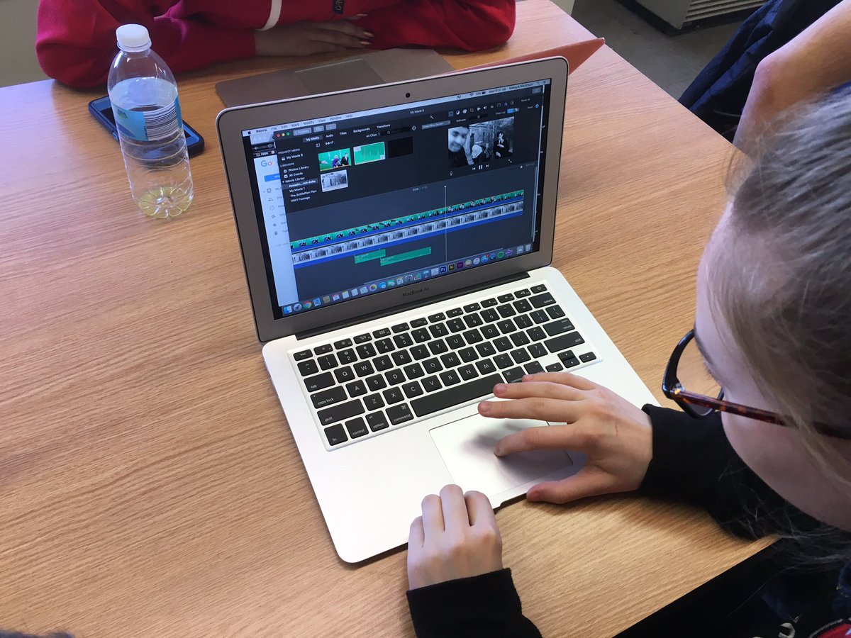fhnt9's tweet photo. #iMovie work getting done in #DH1 WarFlix project #pbl #authenticproject https://t.co/sXZ5kYAgik