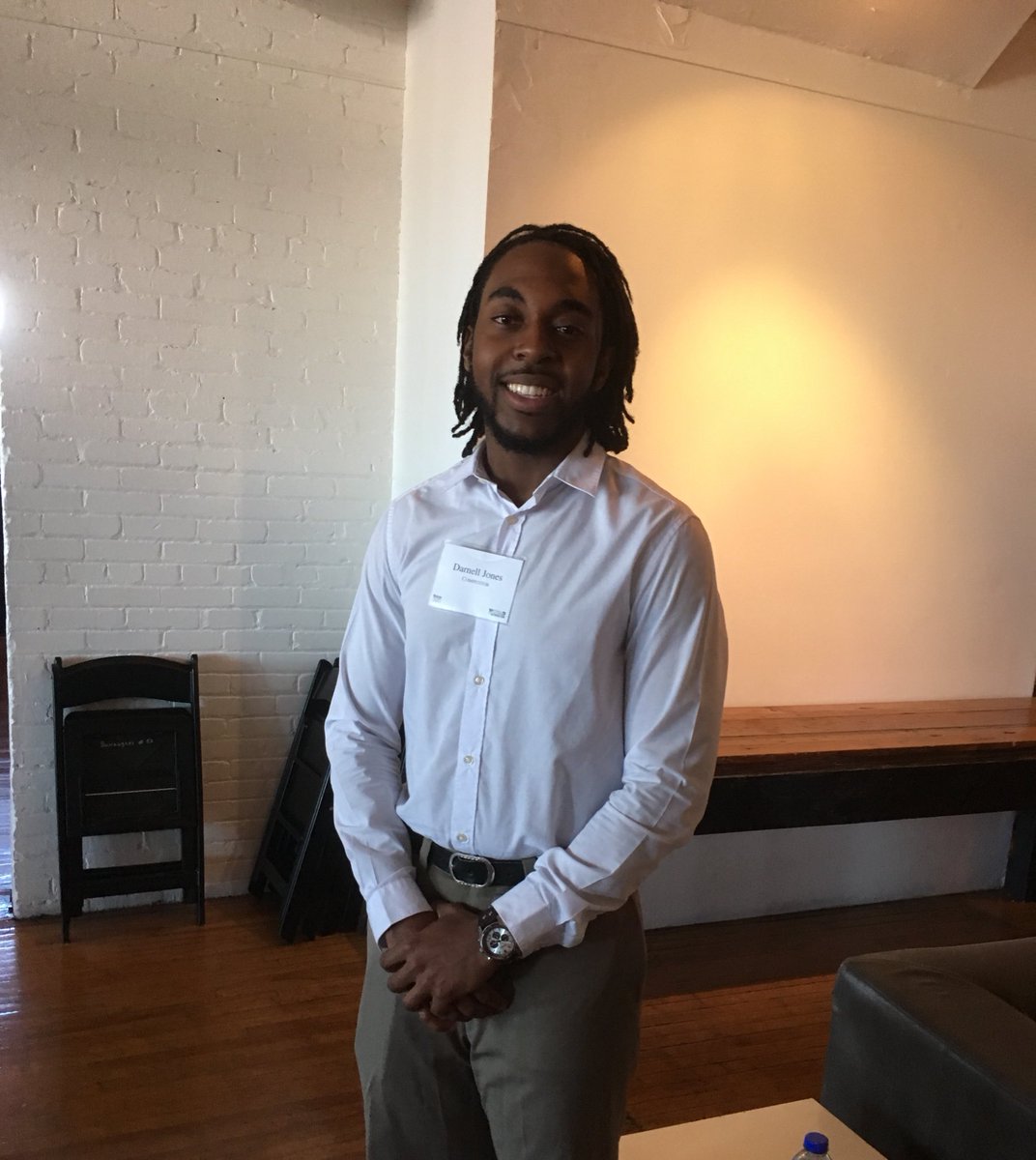 _humberconnect's tweet photo. Speech competition is happening and we have our best speaker, Darnell Jones there 👌🏻#Humber #WorldInReverse #Voices2017 https://t.co/D20LU9UpAU