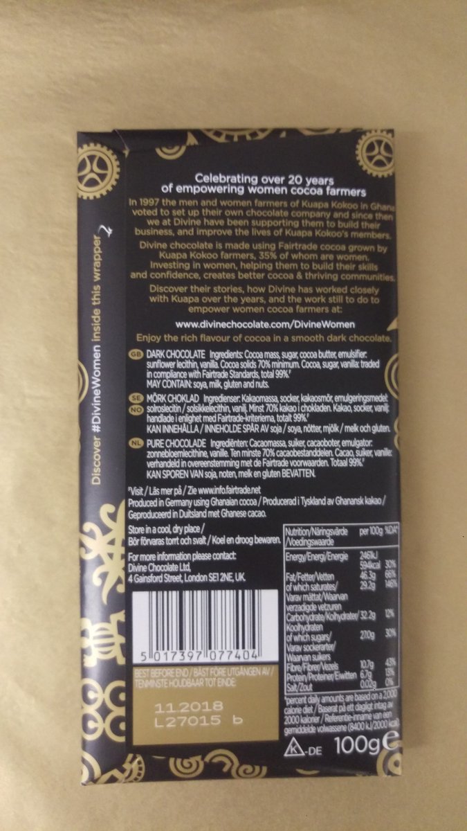 divinechocolate's tweet image. Turn your bar over - you'll see that 35% of @KuapaKokoo members are women - to be a member, they also have to be landowners #DivineWomen