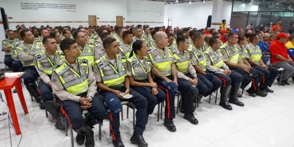 NestorLReverol's tweet photo. #EnFotos | PNB fortalecerá el Patrullaje Inteligente en Guarenas https://t.co/rYhIiET2NS … … … https://t.co/LGcO8yBzx4