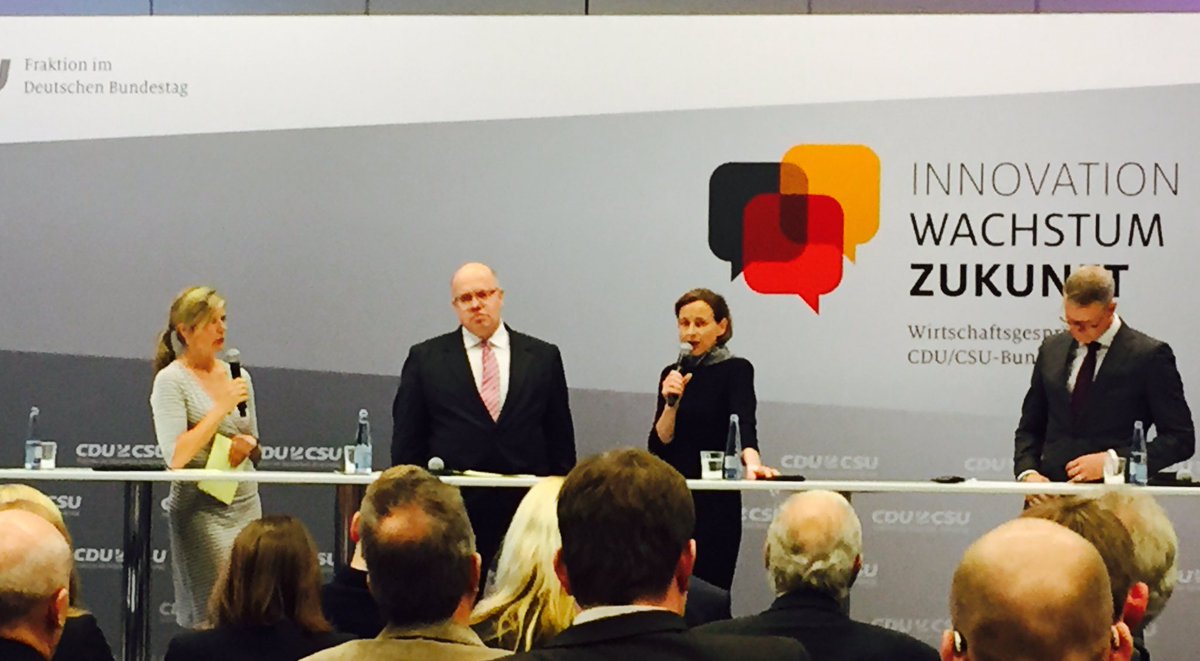 ChristianeHoene's tweet photo. Politik muss Veränderung begreifen, die durch innovative Entwicklungen entstehen @peteraltmaier #perspektivedigital @cducsubt #wirtschaft4.0 https://t.co/xRkTAmtYyE