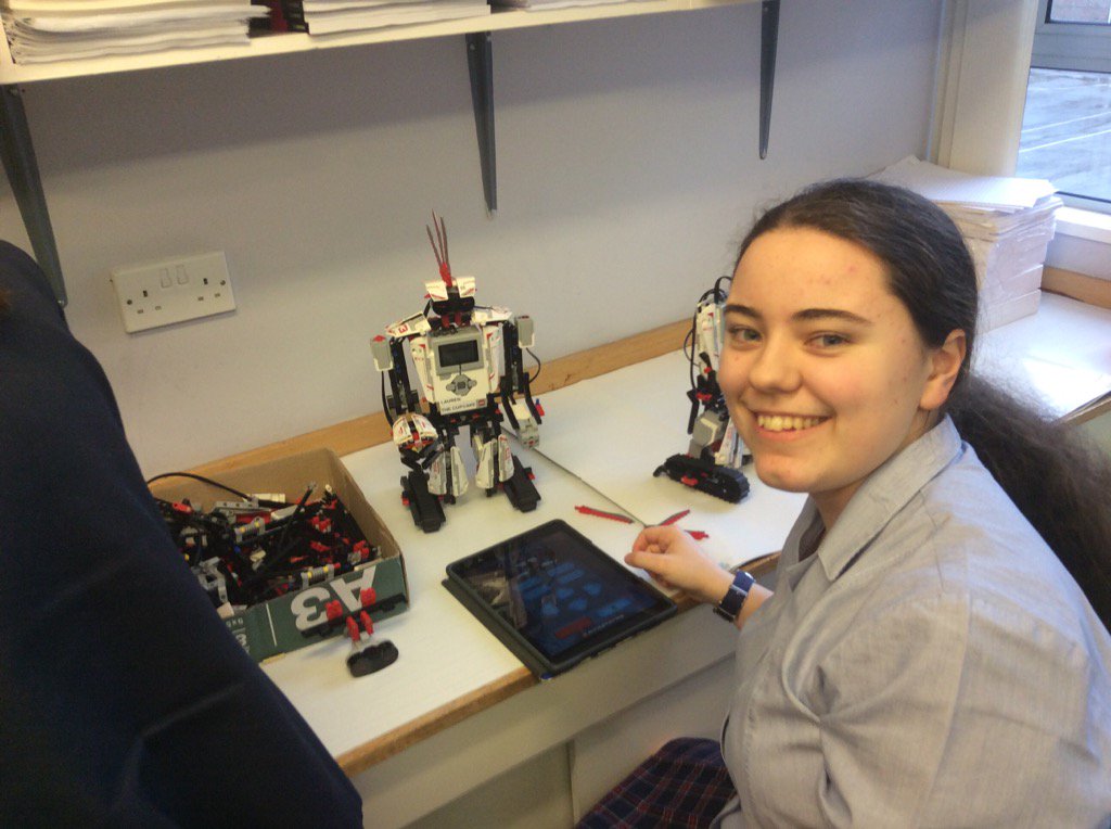 THSch_Computing's tweet photo. Switching on! Lego Mindstorm robot comes alive. #thcomputing https://t.co/eg3WyyaW2I