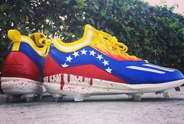 douglirodil's tweet photo. Que opinan de los zapatos que diseño adidas para un pelotero venezolano para el mundial de korea https://t.co/5DGSFMWBnY