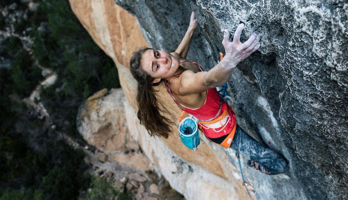 AbingdonCo's tweet photo. Margo Hayes repeats La Rambla, first woman to climb 9a+ https://t.co/m4TMUCnMdT #FirstWomanTo #GirlsClimbToo https://t.co/FIxBIhaPfl