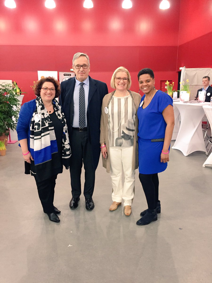 LReussissent's tweet photo. Visite de @fchouat, Maire d'@VilledEvry au salon #honorées #LR2017 https://t.co/dVTF5ouYpv