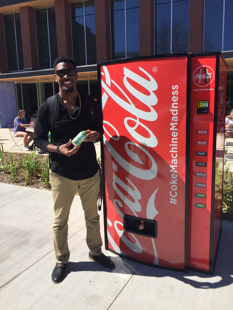 DJfromSoCal's tweet photo. #CokeMachineMadnessContest 🐯🍾 https://t.co/lIHjyIs4St