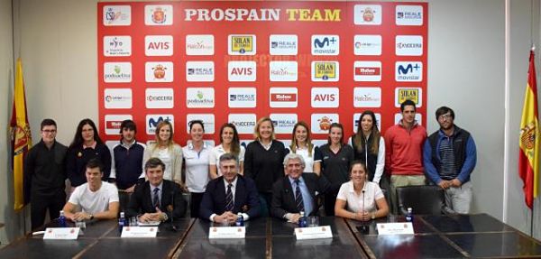 Tengolf's tweet photo. 21 golfistas españoles se beneficiarán del programa ProSpain en 2017. Espléndido gesto de @CarlosPigem La historia 🚀https://t.co/mXgfMDfpLo https://t.co/VaODWzqBFA