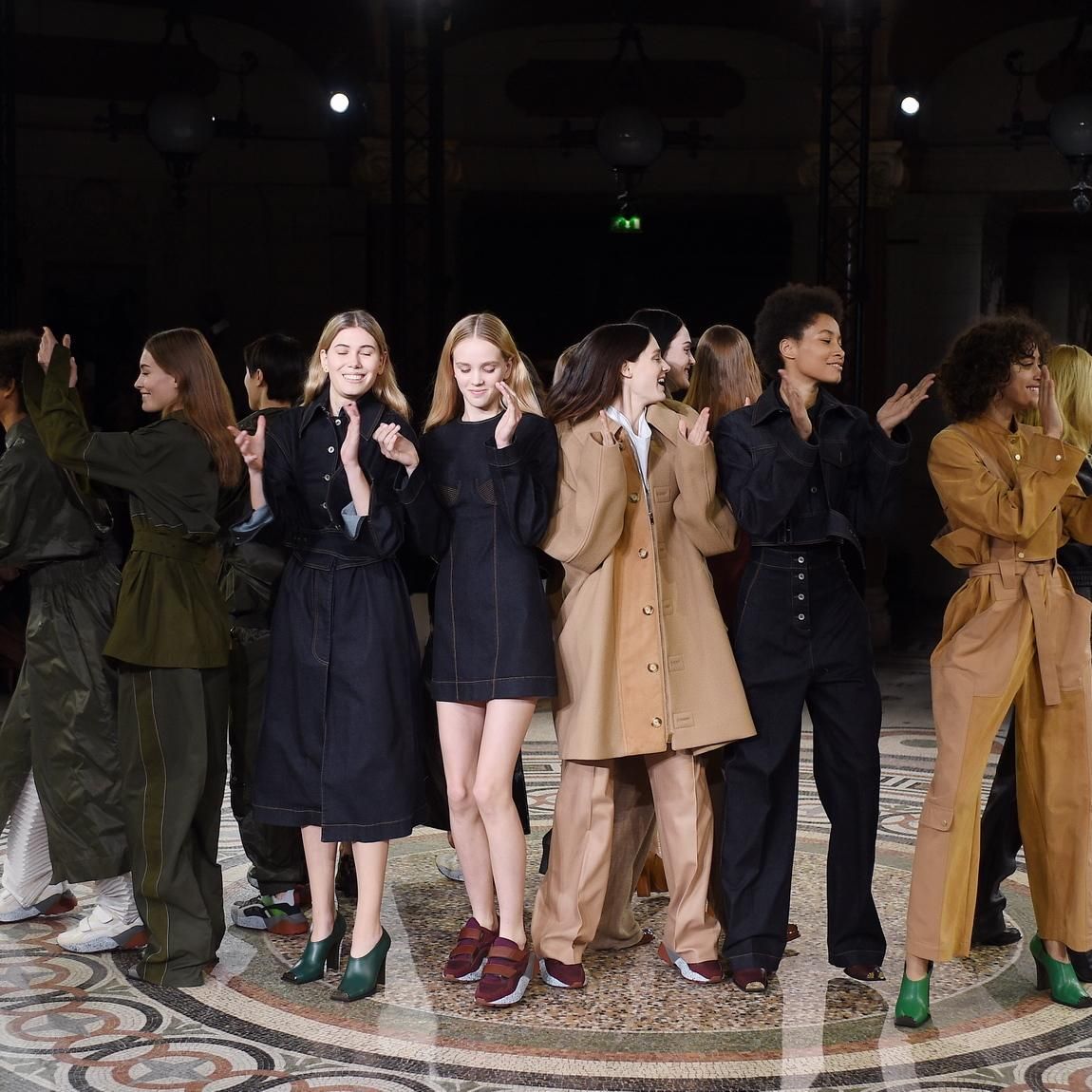 LePont_Appts's tweet photo. NEWS: @StellaMcCartney, @Hermes_Paris and @McQueen at Paris Fashion Week
https://t.co/13pN383Chc #PFW #AW17 #Luxury Fashion @i_D https://t.co/NfyVLcAkt1