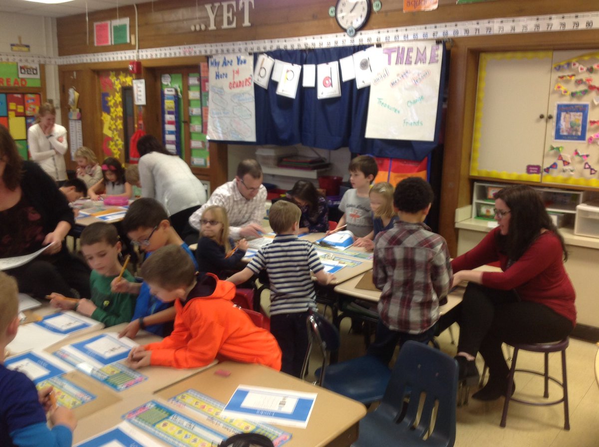 jgraffeo44's tweet photo. WH 1st graders - Mrs. Long's class Breaking Out - putting their heads together and cracking the codes!🤔👊 #WeAre44, #whs44 https://t.co/gg7G8wG93d