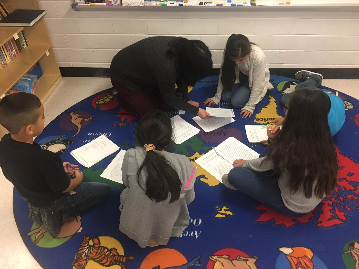 HuynhNorma's tweet photo. Working on editing our Expository Essays 😀📝📝 #ElginLevelUp #ElginLearns #BTWlearns https://t.co/BCvanrAAoy