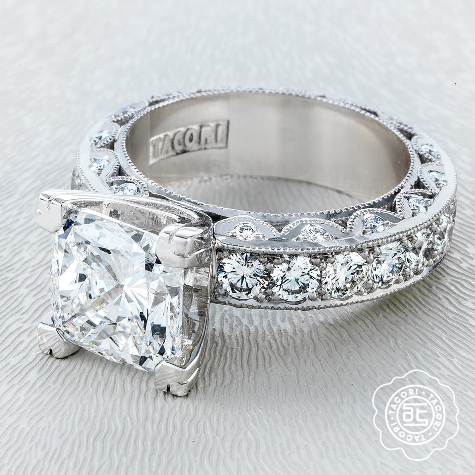 DistinctiveSTL's tweet photo. Elegant and lovely #Tacori #DistinctiveDiamonds https://t.co/6fGq95kOMm