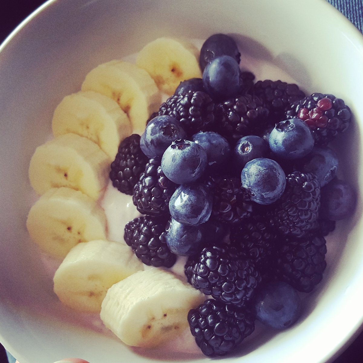 HolisticBrooke's tweet photo. #alltheberries #yogurtandfruitbowl #snackofchampions https://t.co/tHEgylAjQW