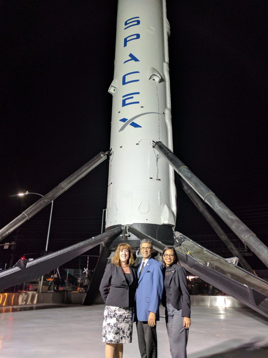 MarchJPA's tweet photo. Dr. Wheeler and Jamil Dada expand the March JPA’s MARS vision at SpaceX #SpaceX #MARSatMarch #aerospace #jobs https://t.co/YKatEdqp7w