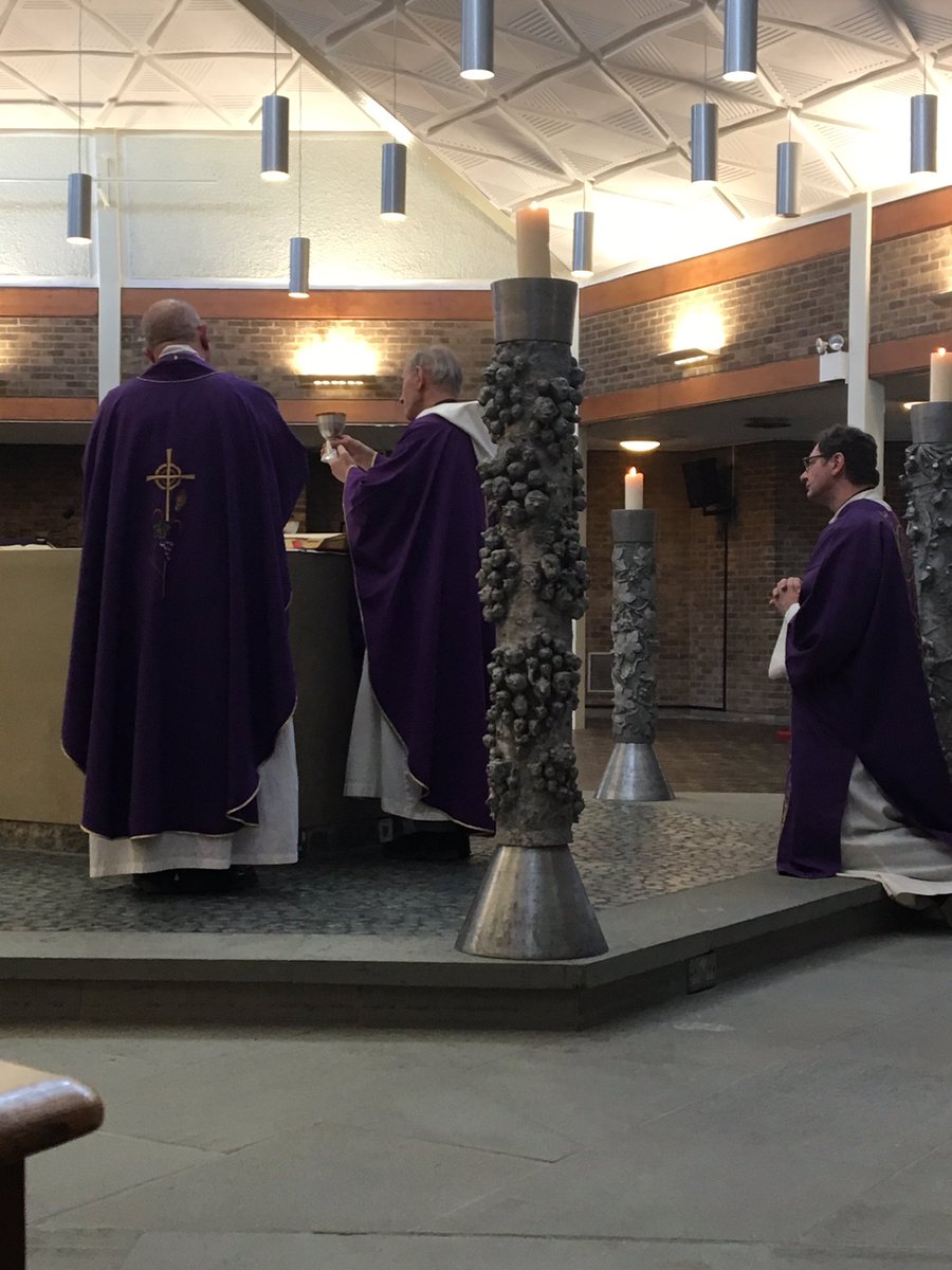 LTUChapelBell's tweet photo. Ever wondered why I ring trice twice randomly? It's because mass is bring celebrated in @LeedsTrinity Chapel. Tonight it's Fr. Henry OSB. https://t.co/Ubg96RqFvM