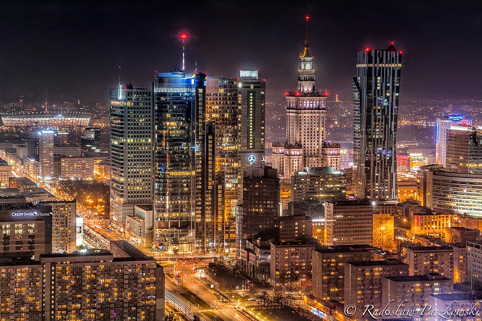 warszawa's tweet photo. Tętniąca życiem, pełna blasku, jedyna w swoim rodzaju - #Warszawa z pewnością jest kobietą! ✨💛 #DzieńKobiet #8marca fot. Radosław Paszkowski https://t.co/at0mfmZ7jz