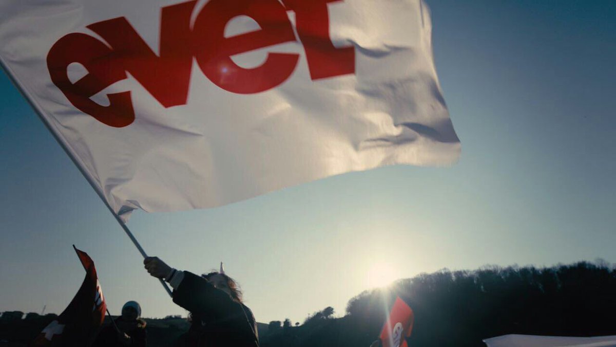 UstAkilOyunlari's tweet photo. Yeniden dirilişe, yeniden yükselişe #EVET https://t.co/VKQ500Fhxe