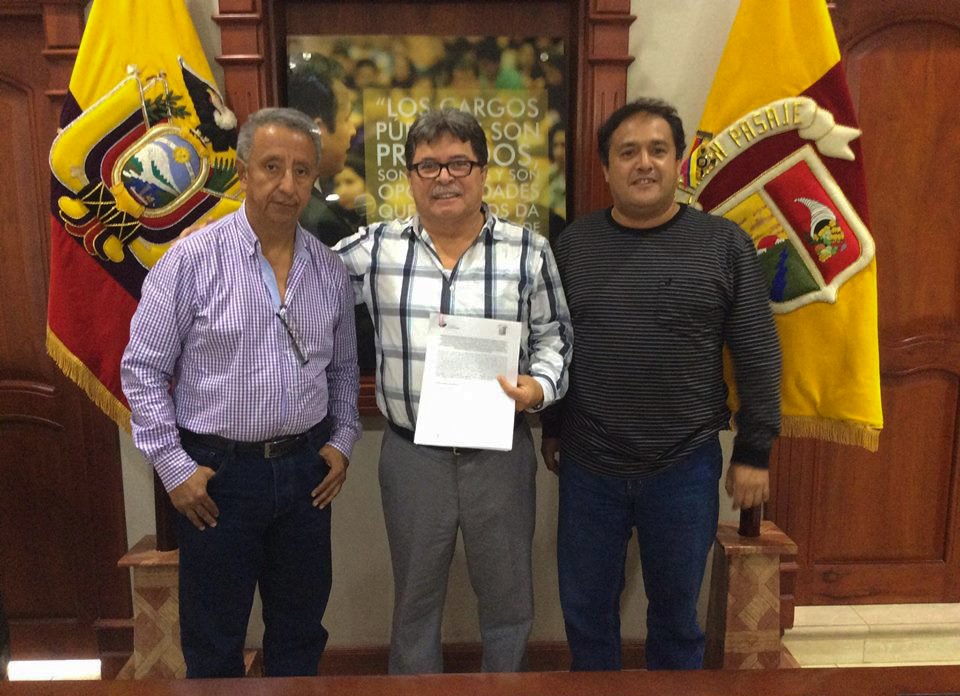 municipiopasaje's tweet photo. Alcalde #CésarEncalada #ProyectoForeccsa y @AGUAPASEP firmaron convenio para agua potable @MachalaMovil @radioRVO @Radio_Jubones @AMEcuador https://t.co/giN1KbB1cE