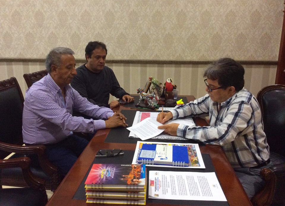 municipiopasaje's tweet photo. Alcalde #CésarEncalada #ProyectoForeccsa y @AGUAPASEP firmaron convenio para agua potable @MachalaMovil @radioRVO @Radio_Jubones @AMEcuador https://t.co/giN1KbB1cE