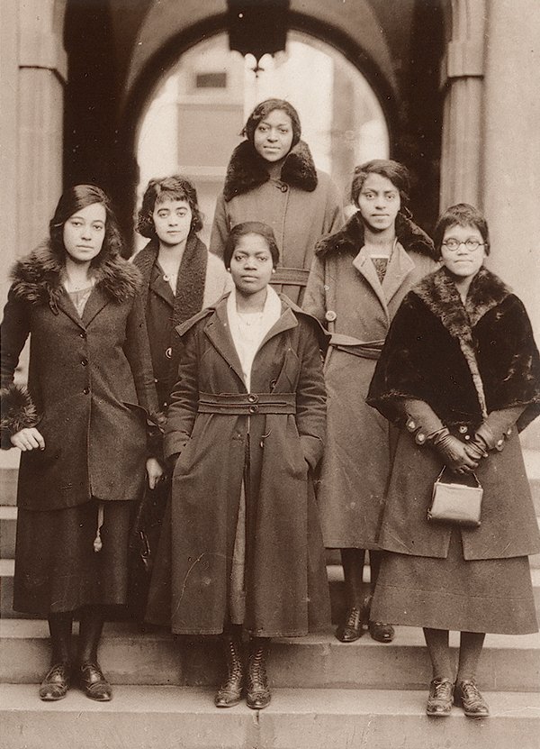 Penn_Today's tweet photo. The women of the Gamma Chapter of Delta Sigma Theta, the first black sorority @Penn https://t.co/ECvVDDIWoe #internationalWomensDay https://t.co/TlytYEHoun