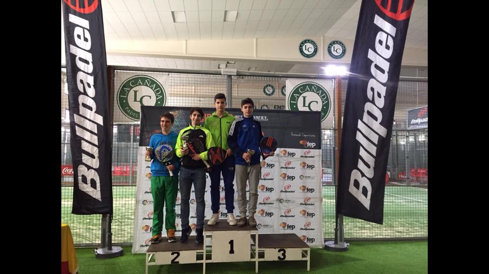 PadelDavidYecla's tweet photo. 1º PREMIUM  BADAJOZ. 
Subcampeones!.Subo al  3º puesto.Seguimos💪.Gracias @HEAD_PADEL,  @EqueliteFerrero, @JuanjoMoreno_M, Adri y @alemaro1 https://t.co/FQVLMOsC5B