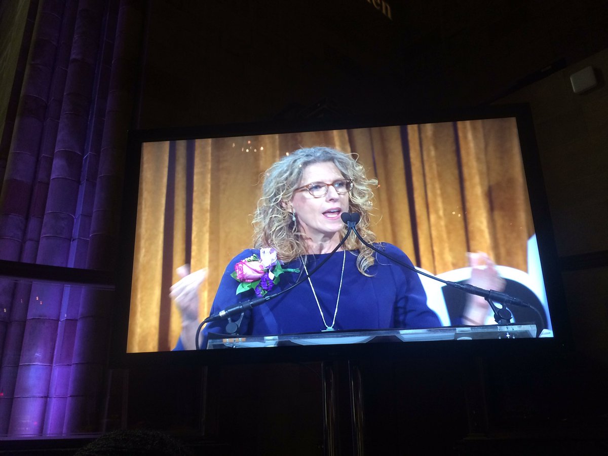 ElenaVPak's tweet photo. Congrats to Kriss Deiglmeier #powerofwomen @unitedwaynyc https://t.co/Q1jDAQkbku