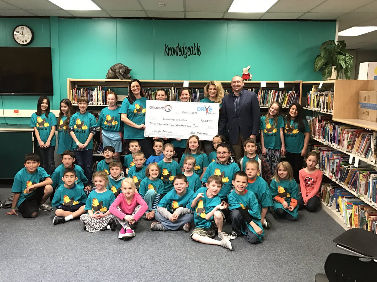 SouthRidgeElem's tweet photo. Thank you @groovesubaru for our Animal Ed grant for $3,500! #animaled #welovechickens #grantwinner #soewolves https://t.co/4tKHNe4uy0