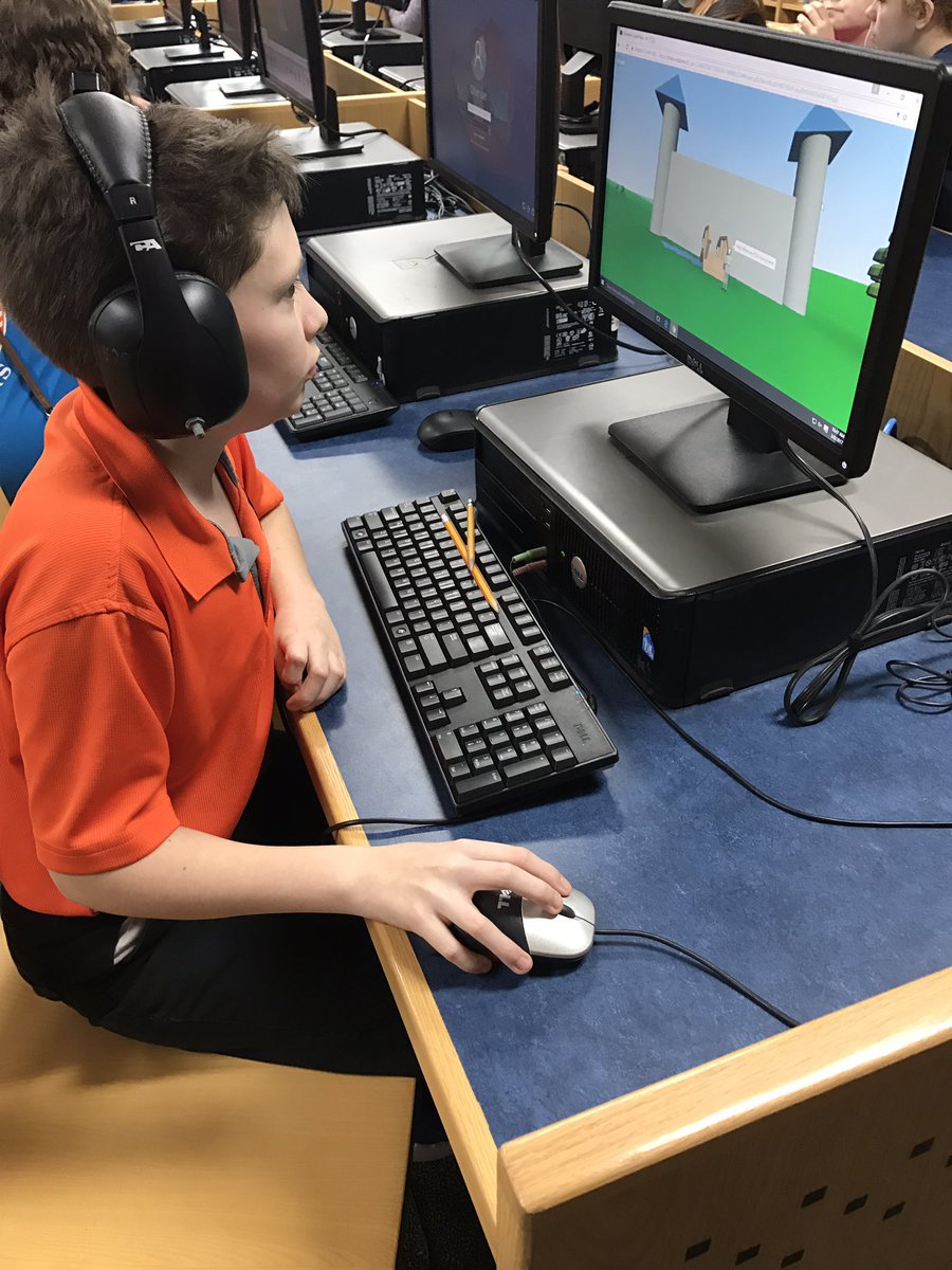 FoleyMSLibrary's tweet photo. 7th grade Social Studies classes are busy in the library, creating a Medieval space...building castles and more! #foleylibrary #cospaces_io https://t.co/LUxAY23PLI