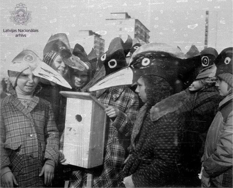 Daugavpils skolēni pavasara svētkos "Putnu dienas". Daugavpils, 1978. gads.