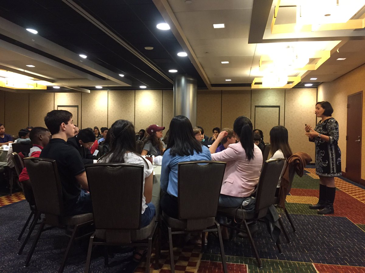 NatHonorSociety's tweet photo. Talking Operation: Conservation and how we can make our planet a better place. 🌎 #StudentsWhoLead https://t.co/XyDM7Nf5IW