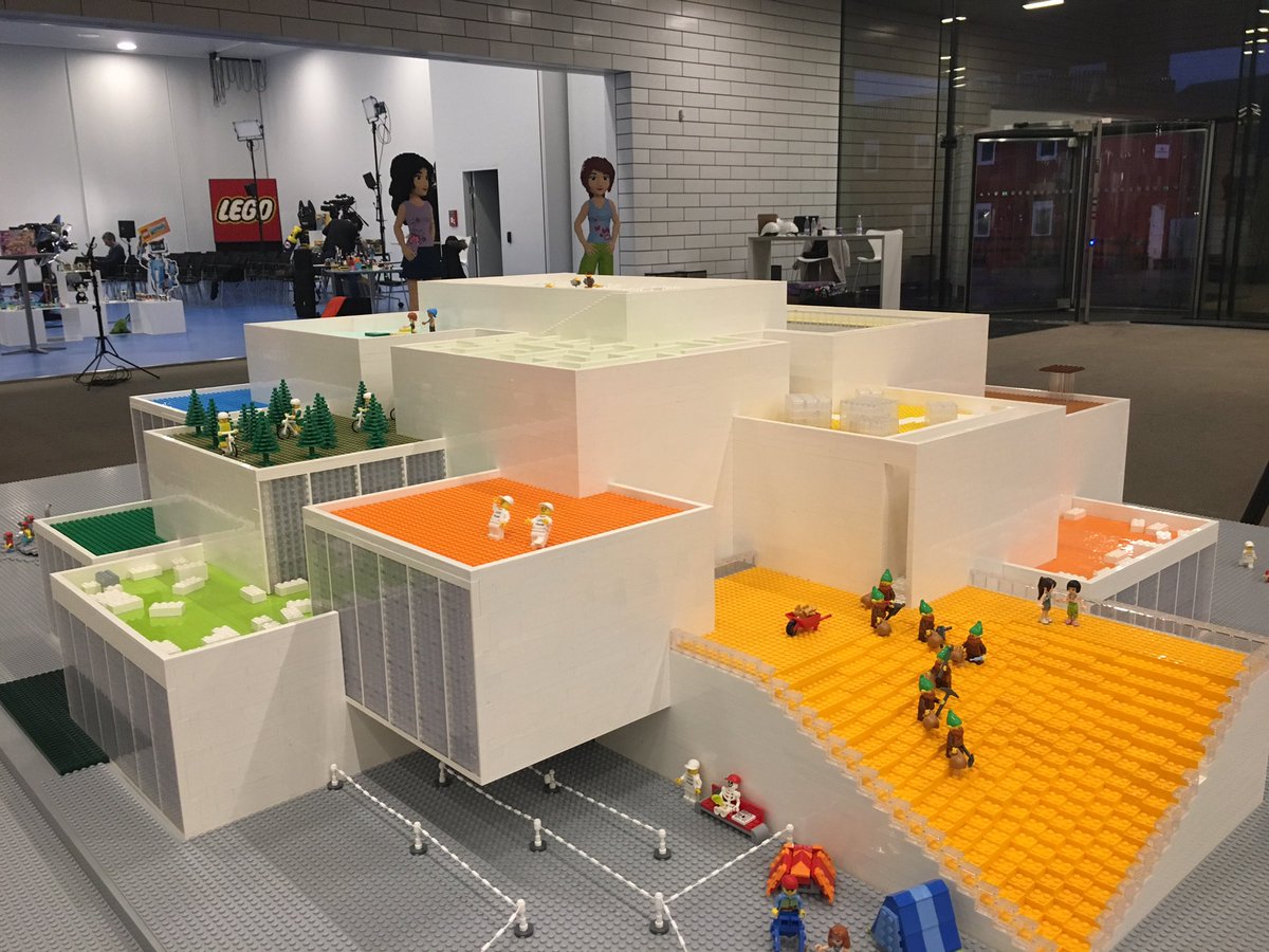 LEGO_Group's tweet photo. We'll be live from LEGO House at 7pm CET to chat with Rob from the LEGO Life team, tweet us using #LEGOTalks to ask him questions! https://t.co/qsZLYD8D61