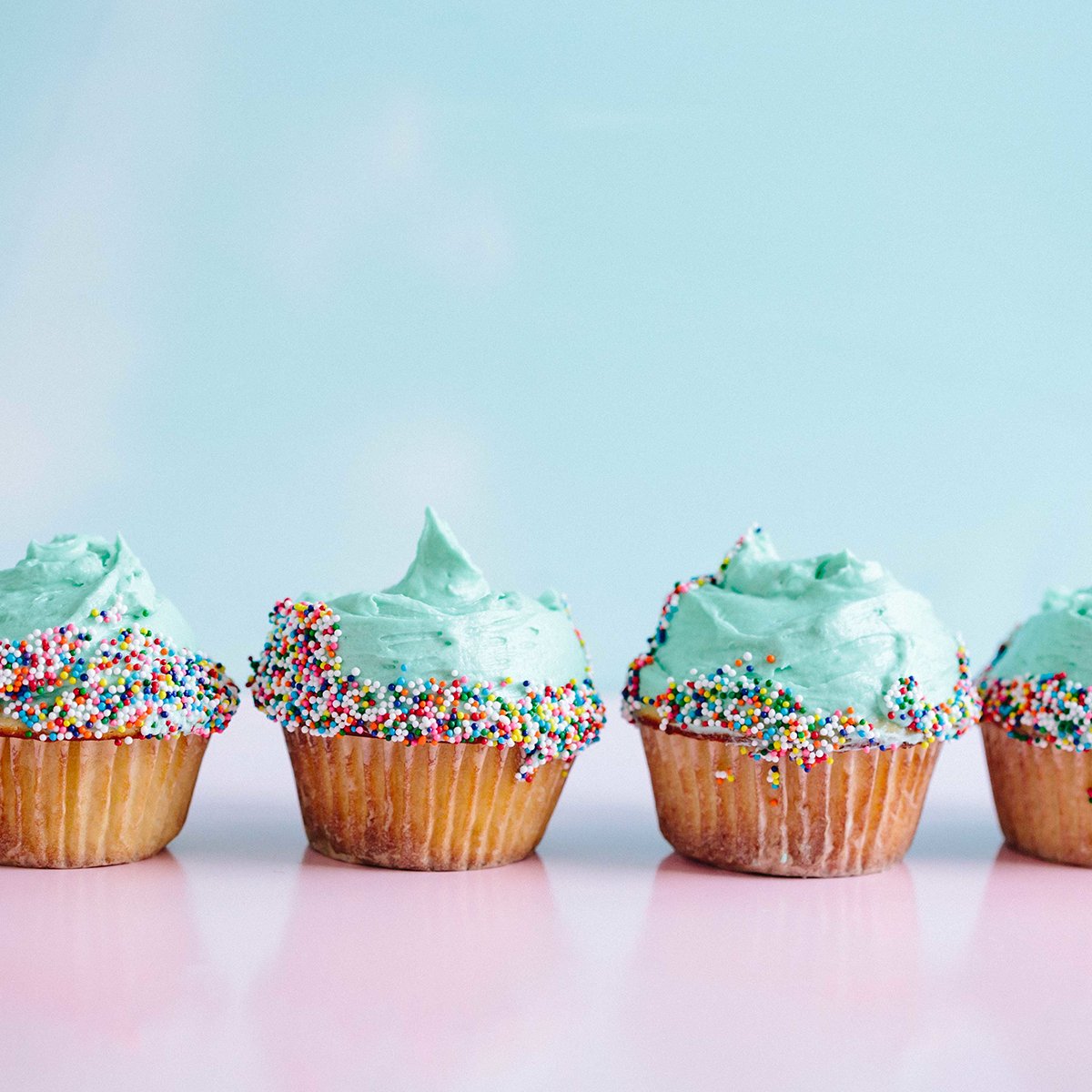 BopyShoes's tweet photo. Les journées sont plus belles en couleur 🎂 🦄 #yum #tasty #cupcakes #sprinkles #colour #happy #pastel #cake #Food https://t.co/lmaNlIkZoT
