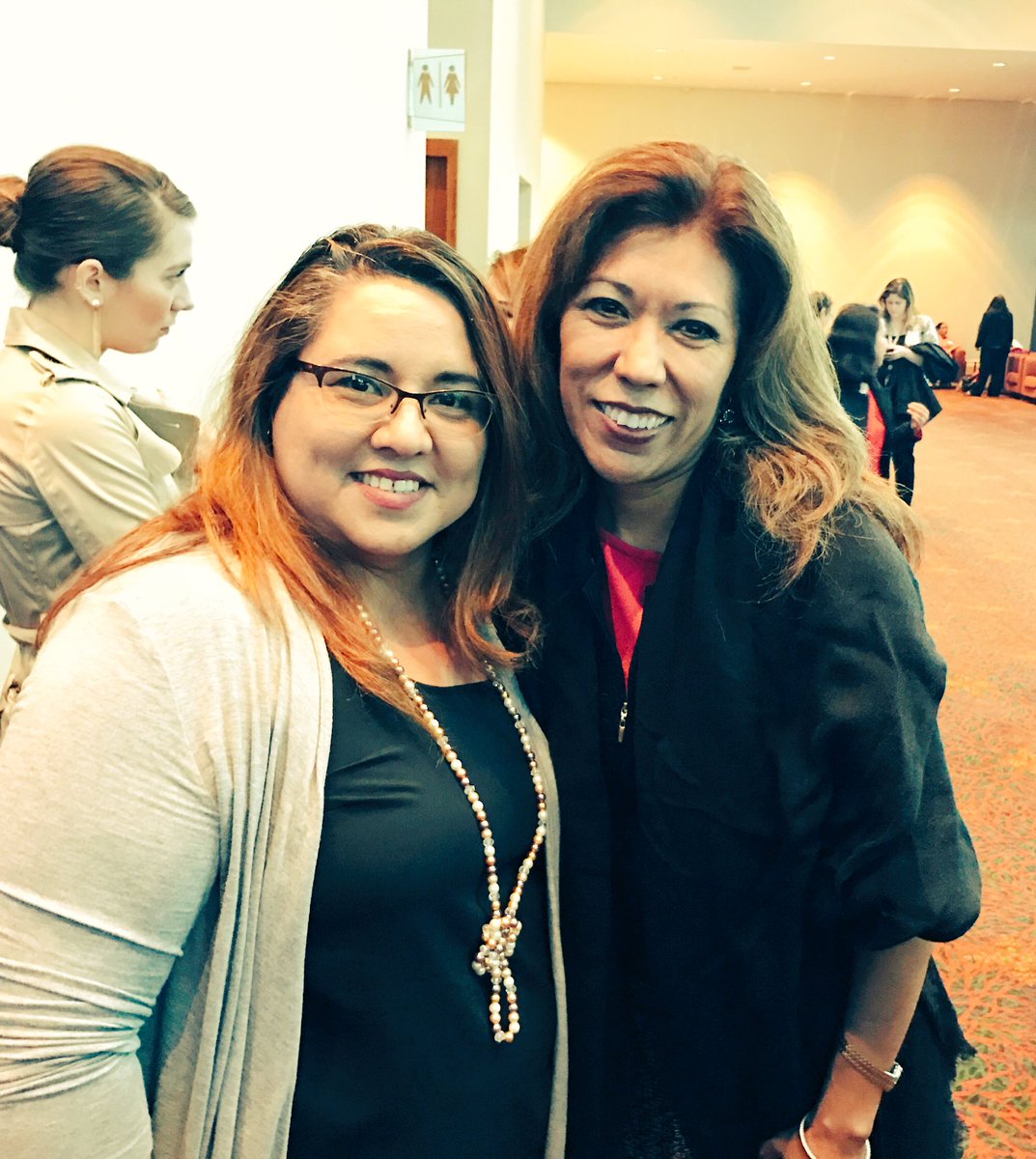 TXPackerChick's tweet photo. Congrats to @TAMUSanAntonio student Diana Romero on receiving the #pathwaystoleadership Award! It's a great to celebrate women! @PrezMatson https://t.co/xdiUImxwui