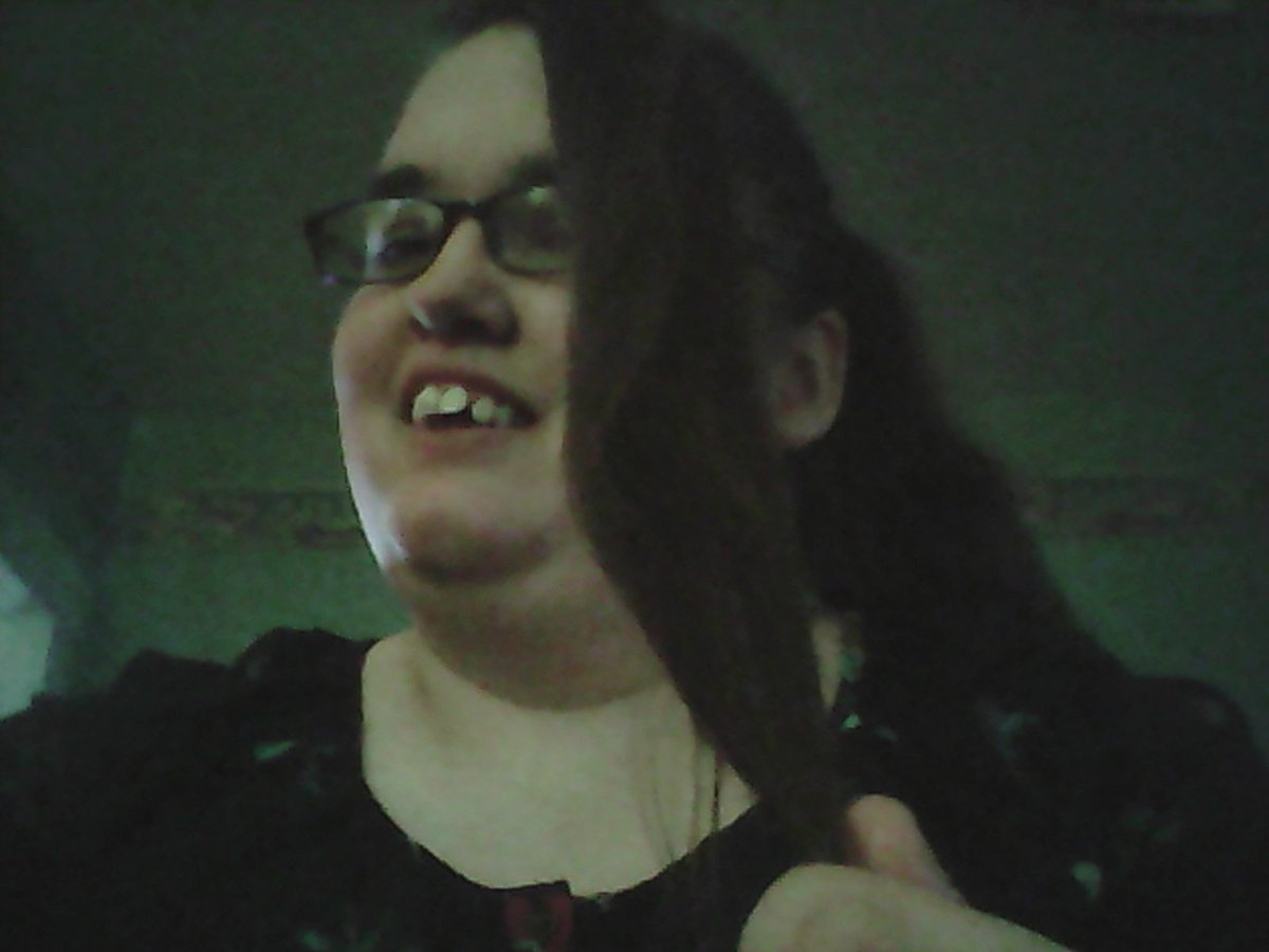 MeganDemerchant's tweet photo. look how long they are! thats my bangs https://t.co/nZwVGF65xi