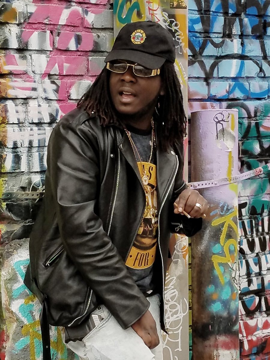 IvyL23's tweet photo. @meechglm39hunid video shoot #kc #kcmo video shot by @WayJetson https://t.co/Z59MElAR1X