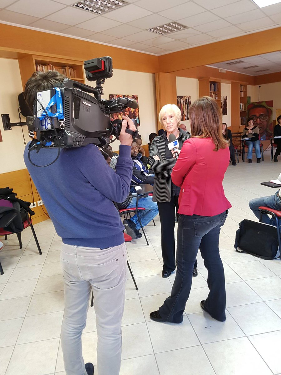 artestudiox's tweet photo. #LidiaRavera Assessore alla Cultura Regione Lazio, oggi all'incontro di lettura per #LIBRIFRAGILI presso #ProgrammaIntegra https://t.co/EtWjDHnFk1