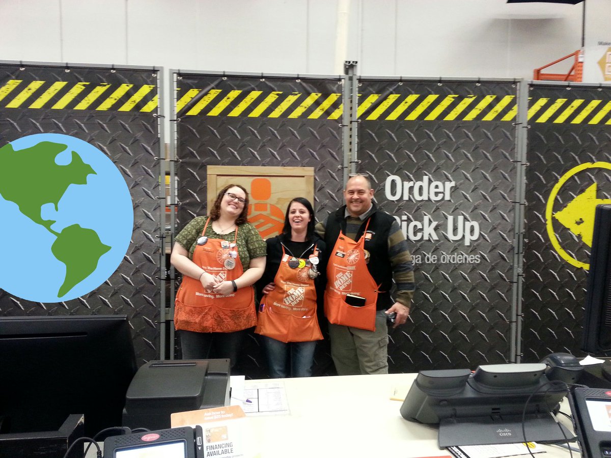 The great women at 2767 are everywhere you turn. <a href="/mayor_cox37/">Ryan Cox</a> <a href="/jenniferk0205/">Jennifer Stephens</a> @ccoatesphoto <a href="/troyer_paige/">Paige Troyer</a> @jen_spurr <a href="/bobsaniga/">Bob Saniga</a>