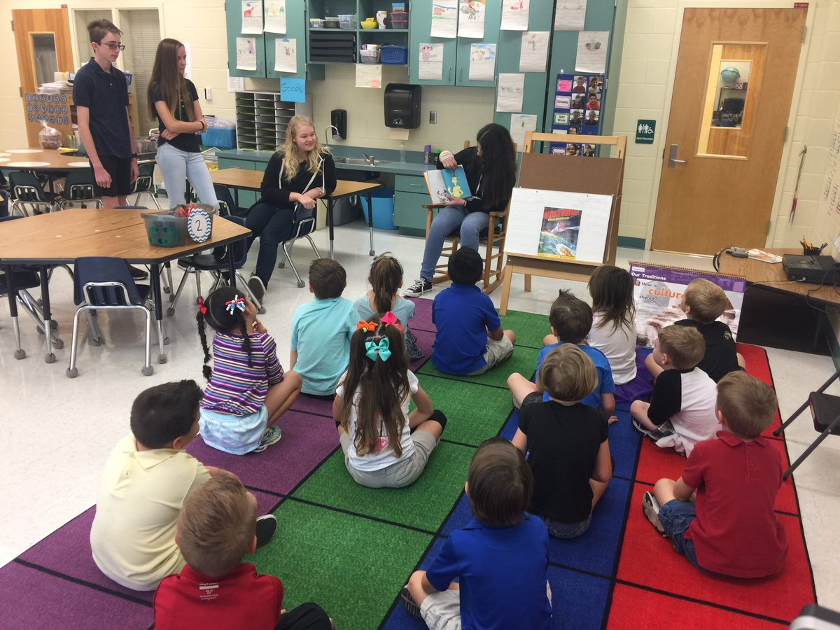 katieblack04's tweet photo. Thanks @CorkscrewMiddle for sharing your NJHS students with us! 💚😁#Kindergarten #GreenEggsAndHam @CESCorkyBear https://t.co/VCOiT2XPoF