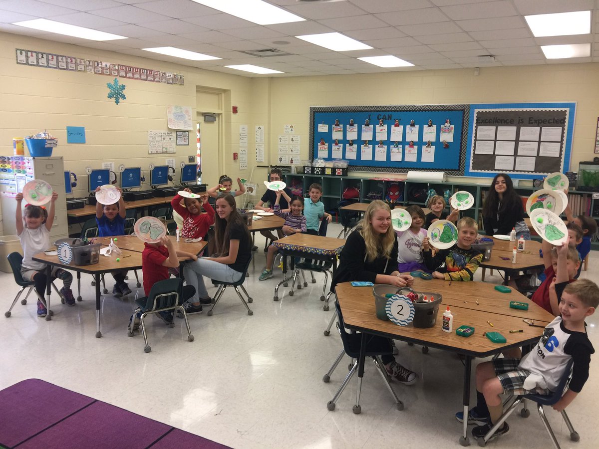 katieblack04's tweet photo. Thanks @CorkscrewMiddle for sharing your NJHS students with us! 💚😁#Kindergarten #GreenEggsAndHam @CESCorkyBear https://t.co/VCOiT2XPoF