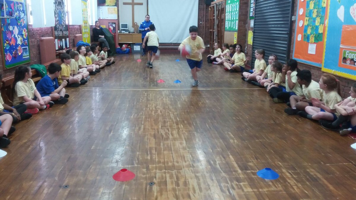 WavertreeCE's tweet photo. Former GB pro basketballer John has been coaching Y5 this afternoon
#Y5PE https://t.co/hIwNKQCCek