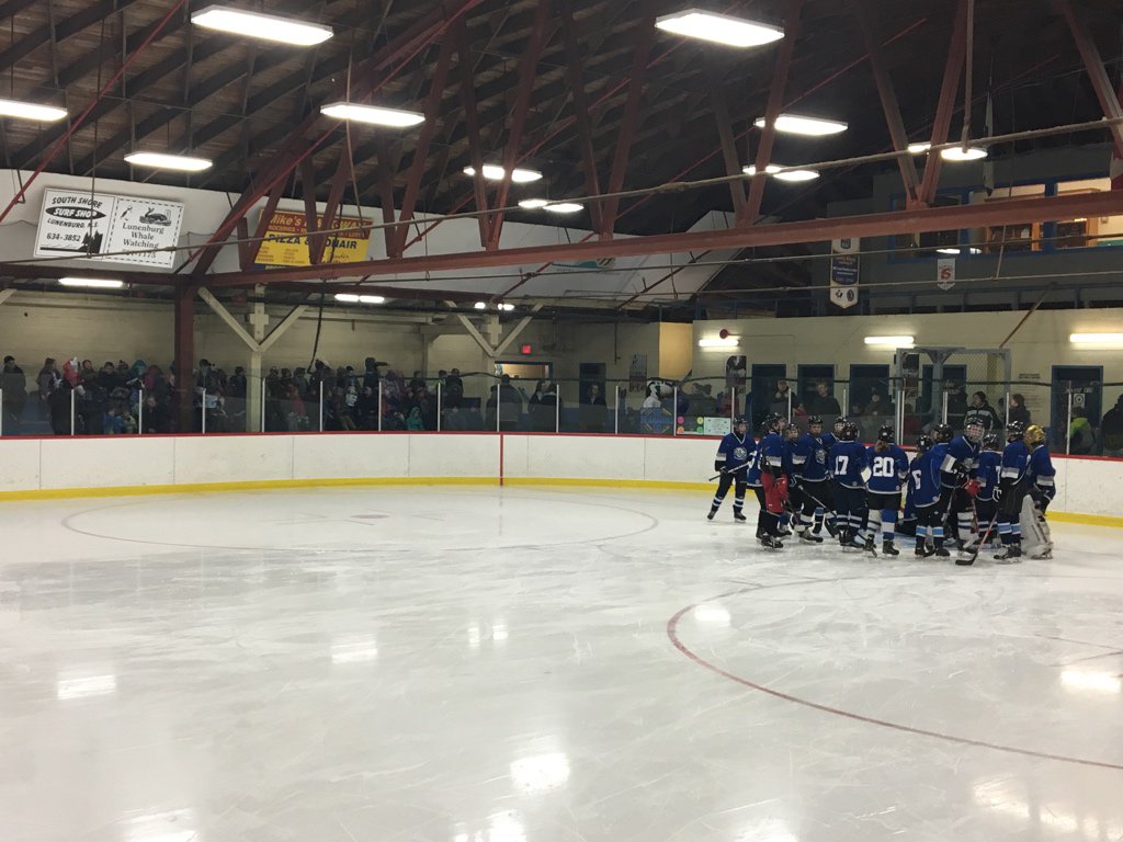 ssrceOPS's tweet photo. Big @SouthShoreRSB Jr High Hockey Game between @ssrsbba and @BCSbobcats in front of all the BA students #greattime #wrongteamwon @Nandesdm https://t.co/KQOwF2tM6X