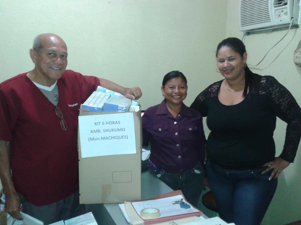 redambulatoriam's tweet photo. Licdo.Adain Nava Coordinador De La Red Ambulatoria Hace Entrega De Medicamentos y Material Quirúrgico En Machiques. https://t.co/J8fUHltfJx