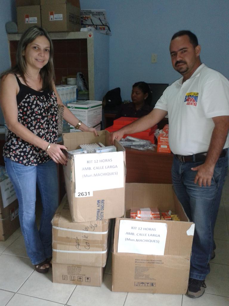 redambulatoriam's tweet photo. Licdo.Adain Nava Coordinador De La Red Ambulatoria Hace Entrega De Medicamentos y Material Quirúrgico En Machiques. https://t.co/J8fUHltfJx