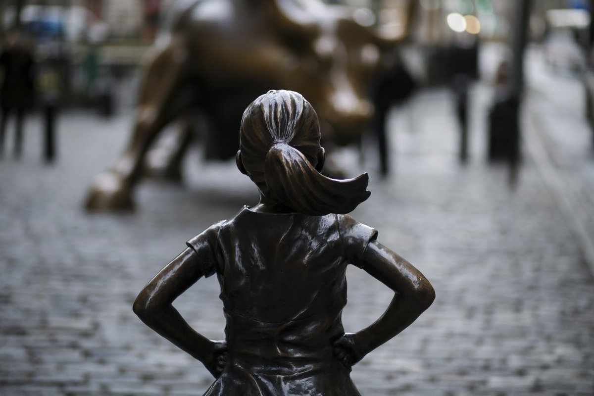 On #InternationalWomensDay "Fearless Girl" statue takes on Wall Street's famous bull bloom.bg/2n6SYKL