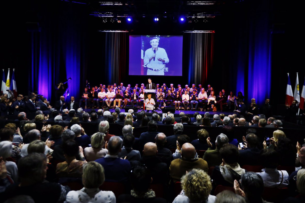 cestrosi's tweet photo. Réunion publique de @francoisbaroin en soutien à @FrancoisFillon à Châteaurenard en présence de @bernardreynes et de nombreux élus https://t.co/mgX8WXWbnL
